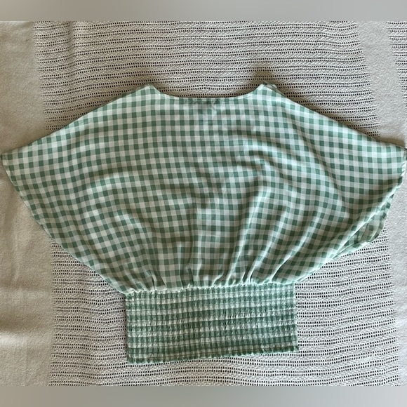 Light green gingham top  💚 - Picture 5 of 5